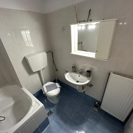 Helena's 2 Apartment